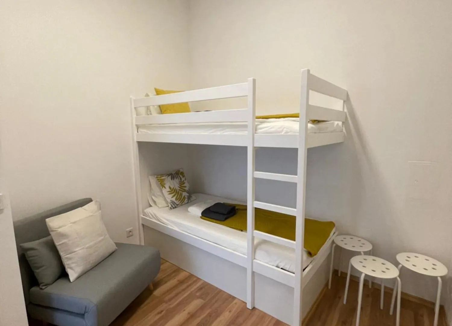 Контакты Central Mini Apartment Rhg 1